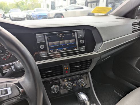 Used 2020 Volkswagen Jetta R-Line image 21