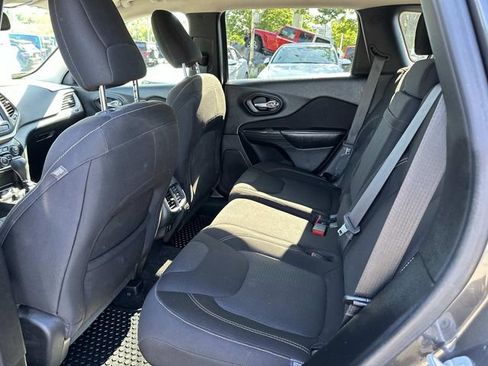 Used 2015 Jeep Cherokee Latitude w/ Cold Weather Group FWD image 15