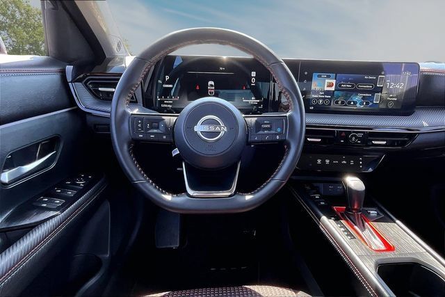 Certified 2025 Nissan Kicks SR FWD image 8