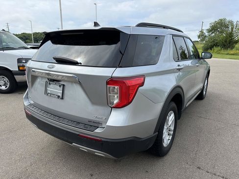 Used 2024 Ford Explorer XLT AWD/4WD image 9