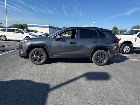 Used 2025 Toyota RAV4 SE w/ Convenience Package AWD/4WD image 2