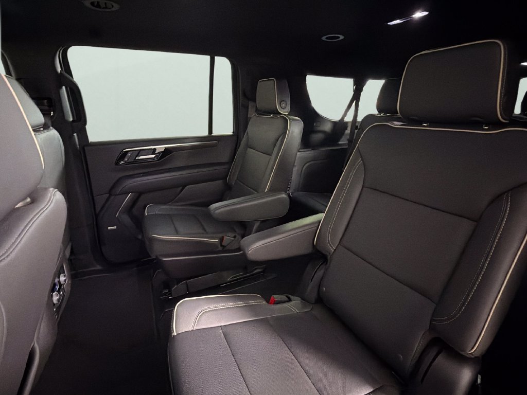 Used 2026 Chevrolet Suburban Premier AWD/4WD image 23