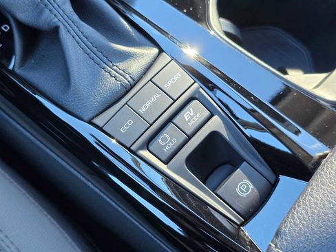 Used 2026 Toyota Camry XLE image 33