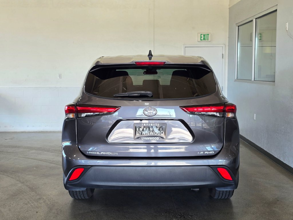 Used 2022 Toyota Highlander LE AWD/4WD image 5