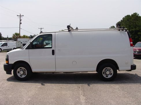 Used 2018 Chevrolet Express 2500 w/ Enhanced Convenience Package image 6