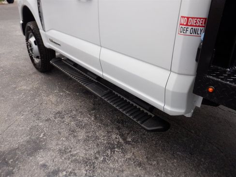 Used 2025 Ford F350 XLT AWD/4WD image 9