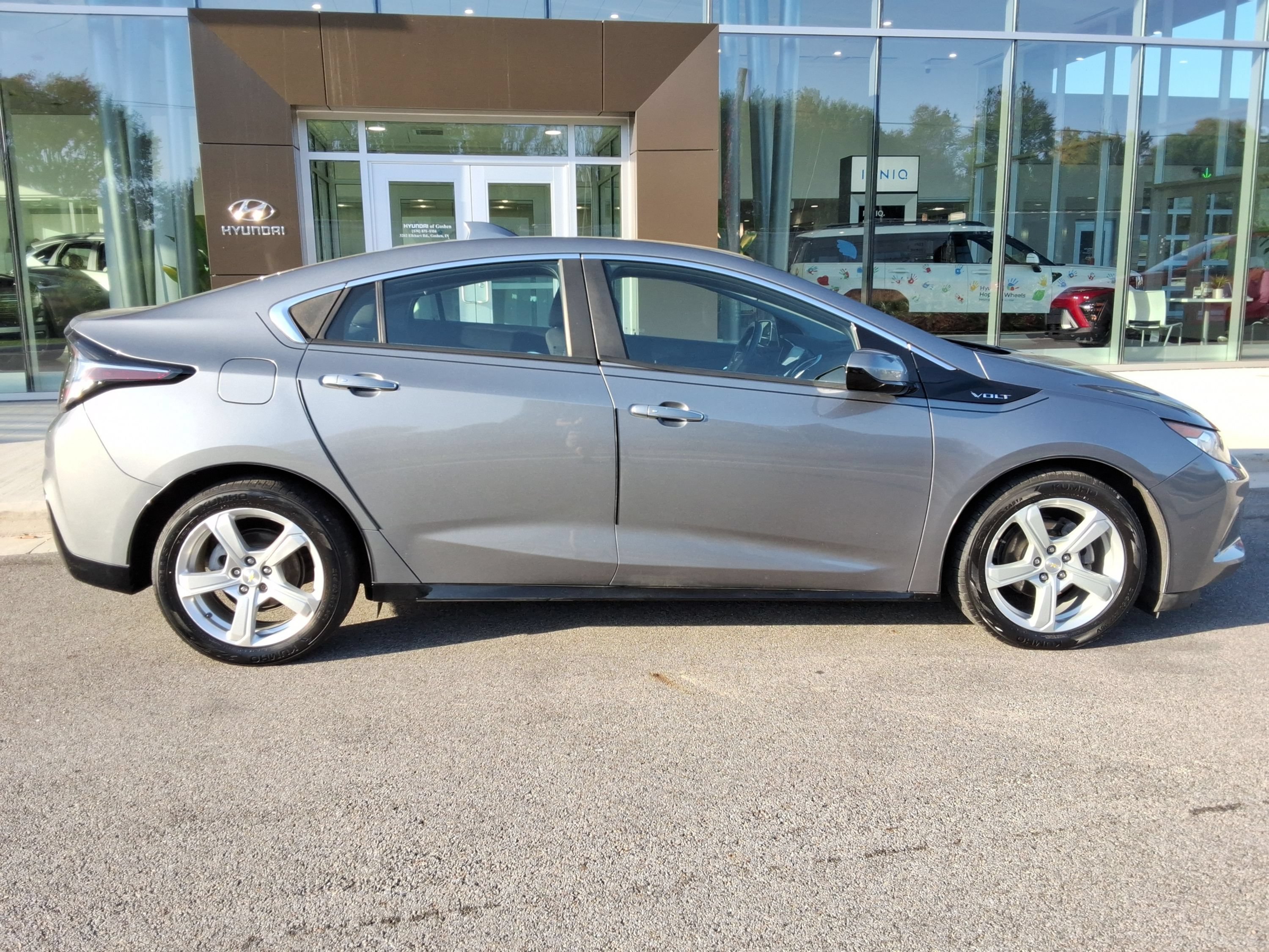 Used 2018 Chevrolet Volt LT FWD image 15