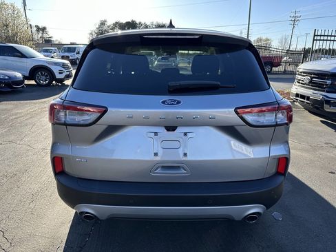 Used 2022 Ford Escape SE image 6