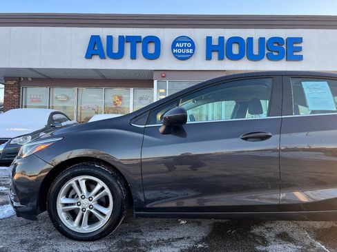 Used 2017 Chevrolet Cruze LT image 32