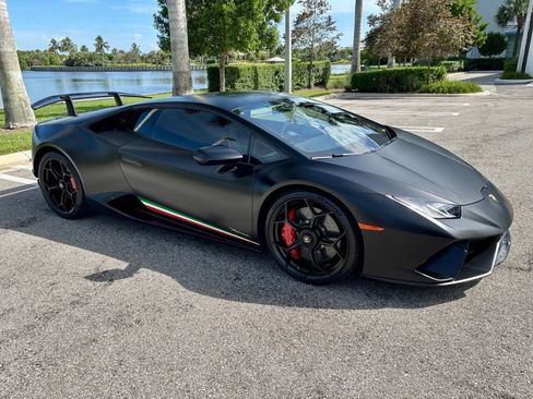 Used 2018 Lamborghini Huracan Performante AWD/4WD image 4