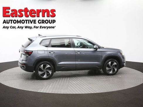 Used 2025 Volkswagen Taos SE AWD/4WD image 42