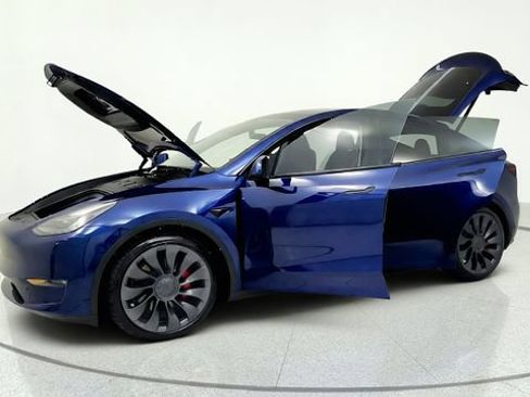 Used 2023 Tesla Model Y Performance AWD/4WD image 14