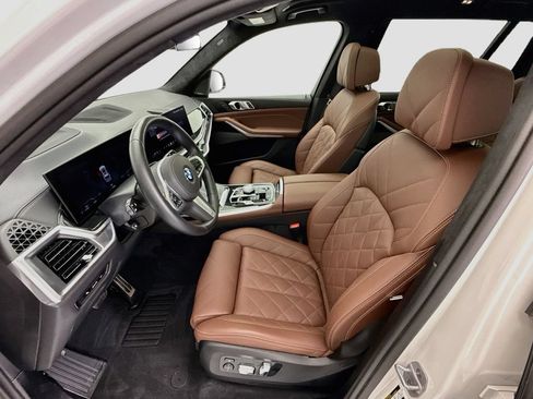 Used 2025 BMW X7 xDrive40i w/ M Sport Package AWD/4WD image 18