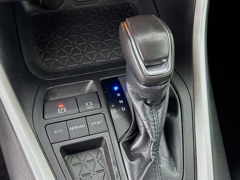 Used 2019 Toyota RAV4 XLE Premium image 19