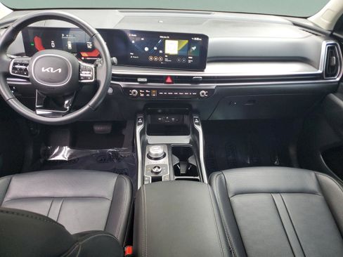 Certified 2025 Kia Sorento EX w/ EX Panoramic Sunroof Package image 8