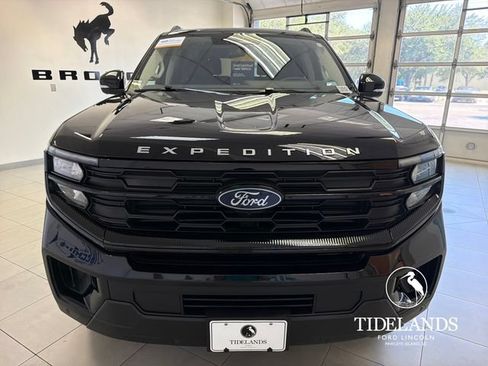 Certified 2025 Ford Expedition Active RWD image 3