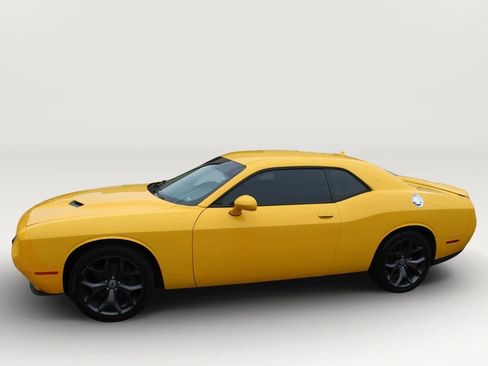 Used 2018 Dodge Challenger SXT Plus RWD image 5