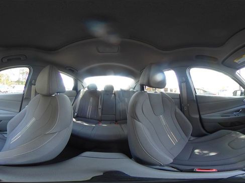 Used 2025 Hyundai Elantra SEL image 44