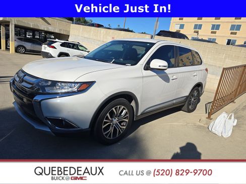 Used 2016 Mitsubishi Outlander SE image 1