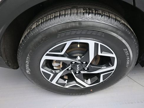 Certified 2025 Kia Sportage LX FWD image 12