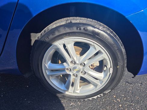 Used 2017 Chevrolet Cruze LT w/ Convenience Package image 19