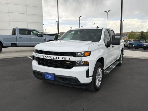 Used 2021 Chevrolet Silverado 1500 Custom w/ Custom Max Trailering Package AWD/4WD image 3