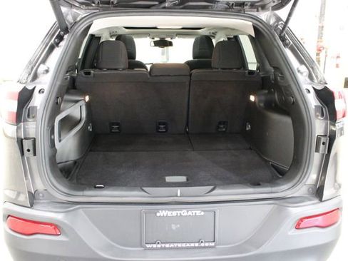 Used 2017 Jeep Cherokee Latitude w/ Comfort/Convenience Group image 10