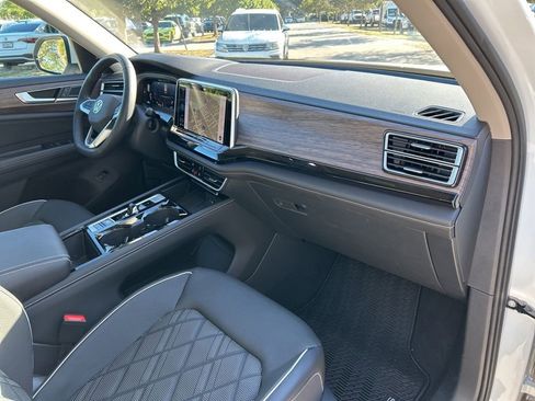Certified 2025 Volkswagen Atlas SEL Premium R-Line image 47