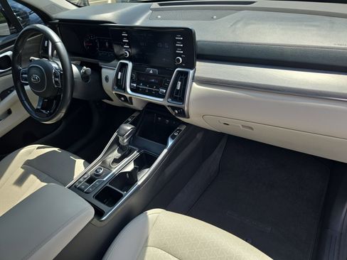 Certified 2021 Kia Sorento EX image 12