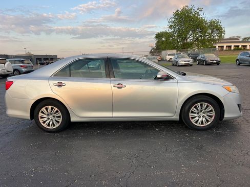 Used 2014 Toyota Camry FWD image 8