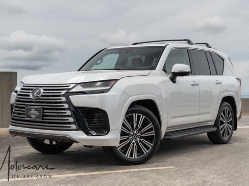 Used 2026 Lexus LX 600 4WD w/ Accessory Package (2T) image 3