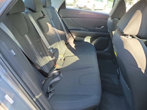 New 2025 Hyundai Elantra SEL image 18