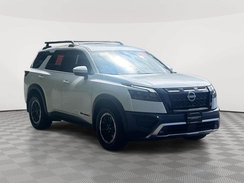 Used 2025 Nissan Pathfinder Rock Creek AWD/4WD image 2