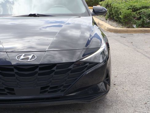 Used 2023 Hyundai Elantra SEL w/ Convenience Package FWD image 12