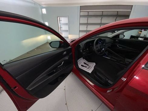 Used 2023 Hyundai Elantra SEL FWD image 11