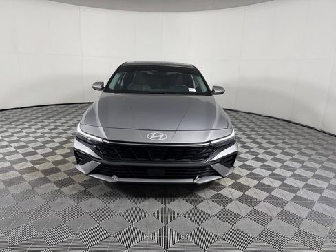 Used 2025 Hyundai Elantra Limited FWD image 5