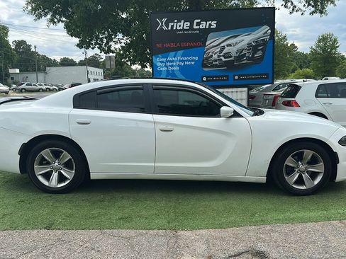 Used 2016 Dodge Charger SXT RWD image 8