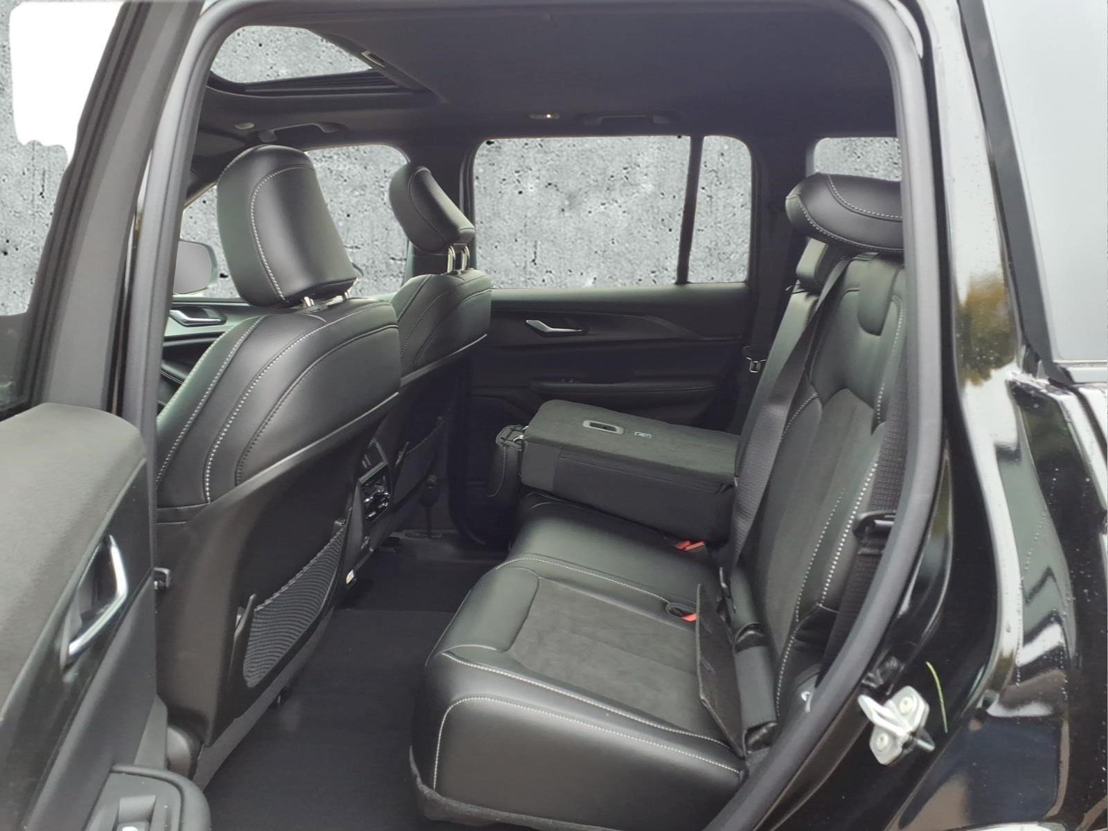 New 2027 Jeep Grand Cherokee Laredo X AWD/4WD image 11