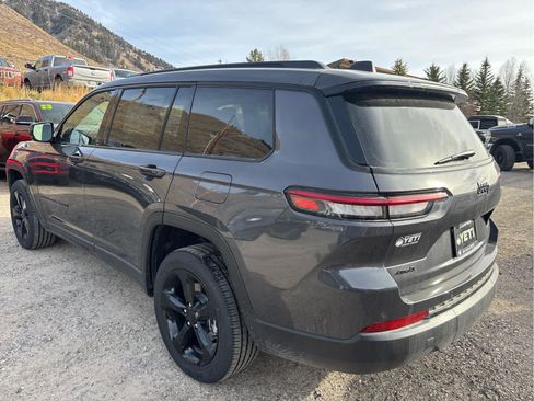 New 2025 Jeep Grand Cherokee L Laredo image 6