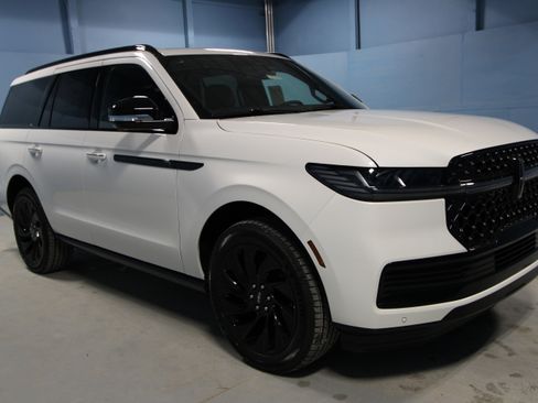 New 2026 Lincoln Navigator Reserve AWD/4WD image 1