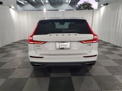 Used 2021 Volvo V60 T5 Cross Country image 5