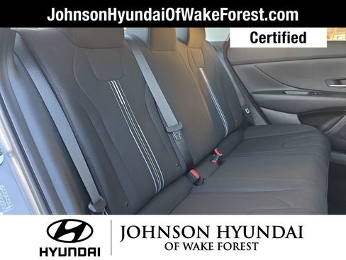 Certified 2023 Hyundai Elantra SEL w/ Preferred Accessory Package image 19