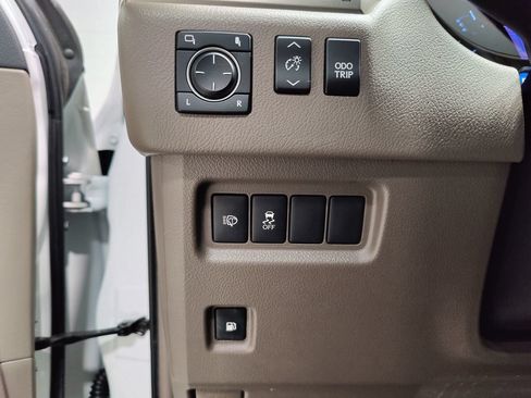 Used 2016 Lexus GX 460 w/ Premium Package AWD/4WD image 28