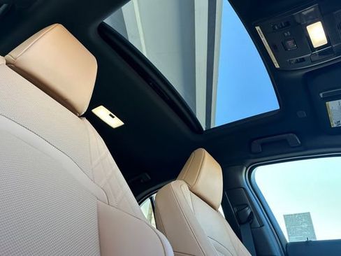 New 2026 Lexus UX 300h FWD image 15
