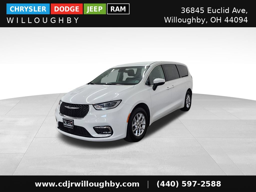 Used 2023 Chrysler Pacifica Touring-L FWD 360° Tour