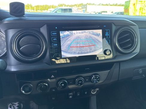 Used 2018 Toyota Tacoma TRD Sport image 15