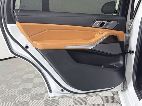 Used 2022 BMW X7 M50i w/ Executive Package image 26