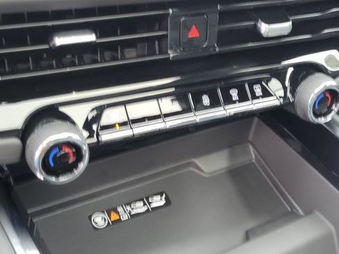 New 2026 Chevrolet Suburban Premier image 32