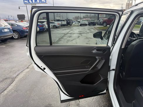 Used 2021 Volkswagen Tiguan SE image 21