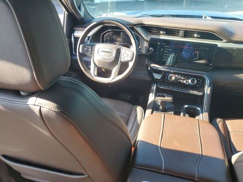Used 2024 GMC Sierra 1500 Denali w/ Technology Package AWD/4WD image 17